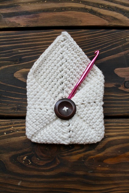 Cute as a Button Hanger with crochet hook