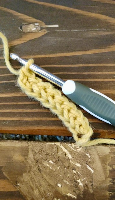 Foundation Single Crochet: A Beginner Tutorial